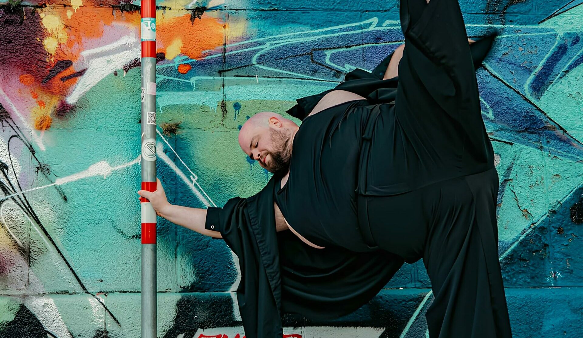 Erik Cavanaugh : l’histoire d’un danseur qui fait trembler les standards !