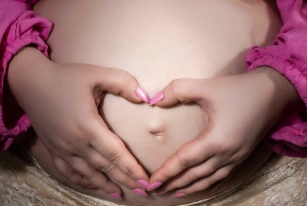 shooting grossesse pour femme ronde