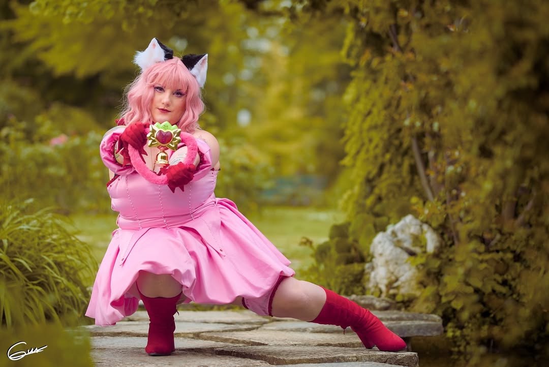 Asami_cosplays : une artiste du cosplay qui donne vie aux personnages.