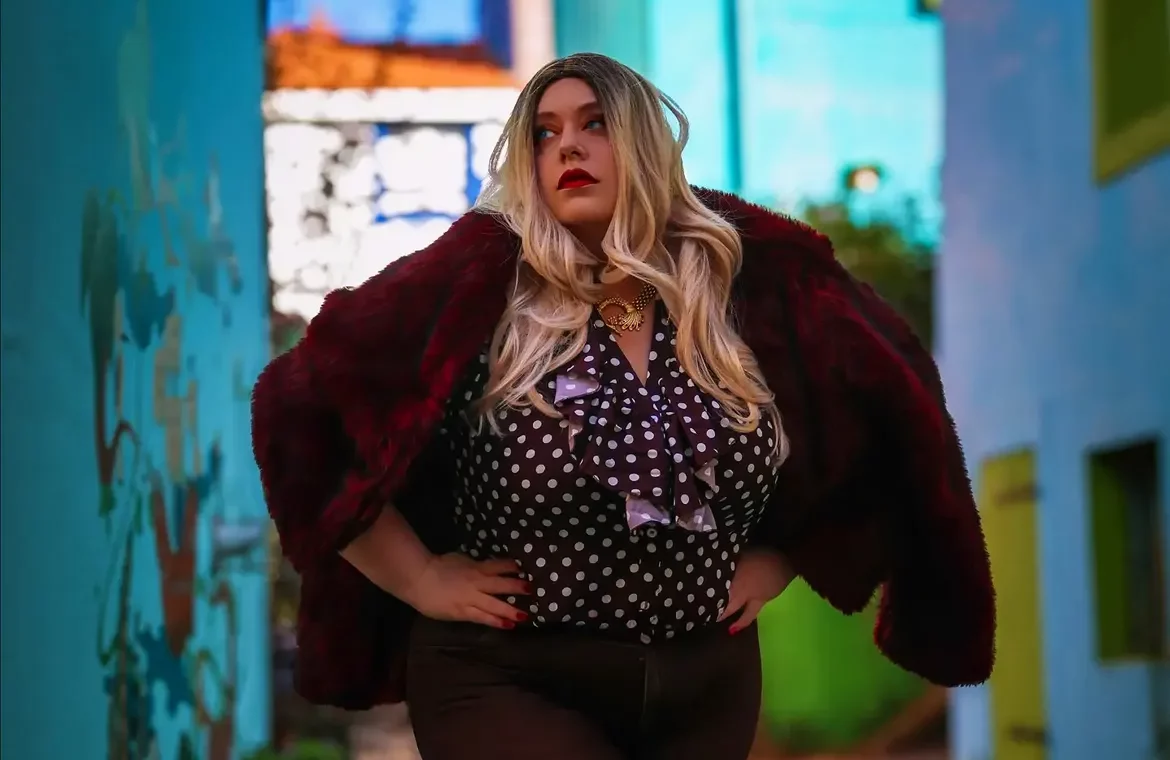 Pin-up moderne grande taille : comment adopter le style rétro au quotidien ?